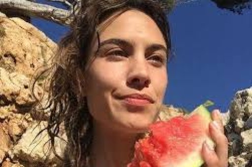 内娱开年地震！30岁网红司晓迪爆料睡遍顶流48小时反转封账号